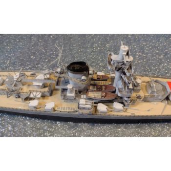 Schwerkreuzer Admiral Scheer im Bauzustand, Bemalung und Waffenkonstellation von 1942 1:250