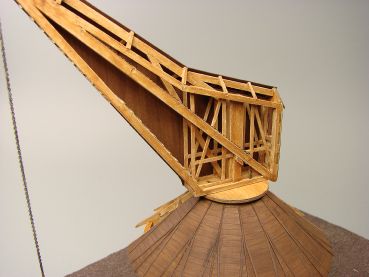 Holz-Tretkran am Hansehafen Stade (1661) 1:72 Ganz-Lasercut-Modell, übersetzt