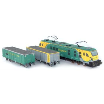 Güterverkehr-E-Lokomotive Nevag E6ACT Dragon 2 + zwei Kohlewagen der Eisenbahngesellschaft Freightliner PL 1:87 einfach