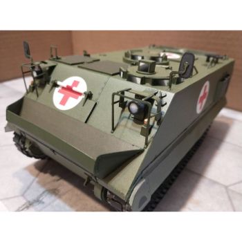 gepanzerter Mannschaftstransporter M113 G2 als Evakuationsfahrzeug der Sanitätsdienste 1:25