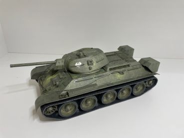 sowjetischer Panzer T-34/76 "Lenino" 1:25 inkl. Zurüstsatz