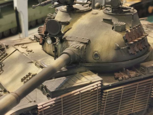 sowjetischer Panzer T-62 1:25