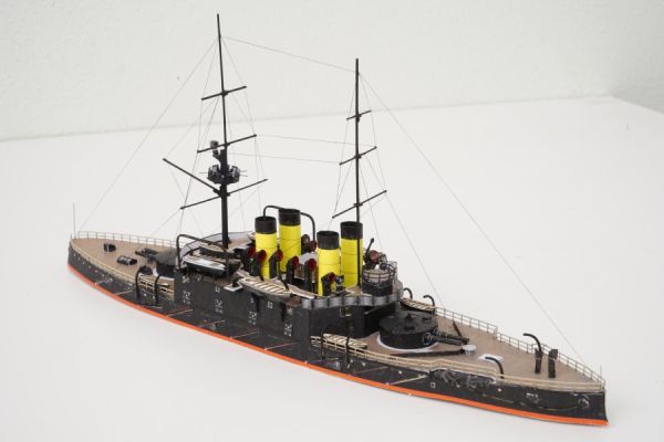 russisches Panzerschiff Nawarin aus dem Jahr 1895 1:400 Wasserlinienmodell