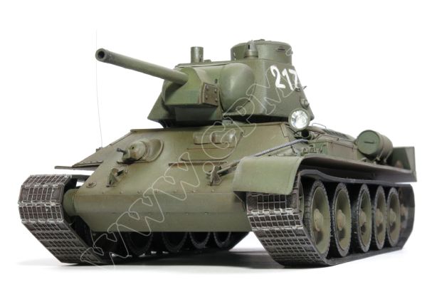 Panzer T-34 in der Version T-34/76 Model. 43, während der Schlacht von Studzianki 1944 1:25 inkl. LC-Spanten/Radsatz, inkl. Kettensatz