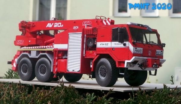 Feuerwehrkran Tatra Force 815-7 6x6 AV-20.1 (Bj. 2014) Berufsfeuerwehr der Pardubice-Region 1:25 präzise