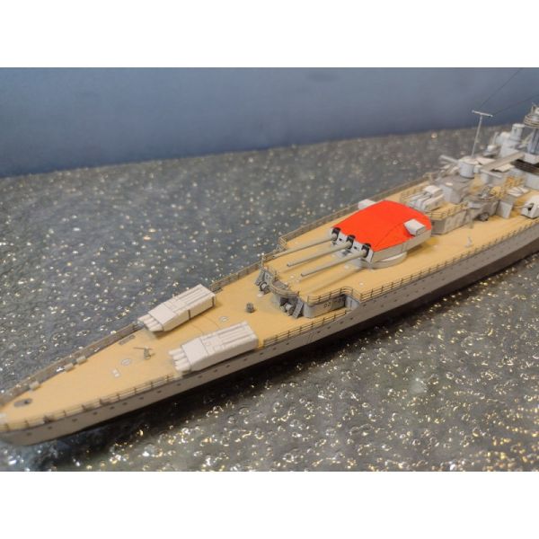 Schwerkreuzer Admiral Scheer im Bauzustand, Bemalung und Waffenkonstellation von 1942 1:400