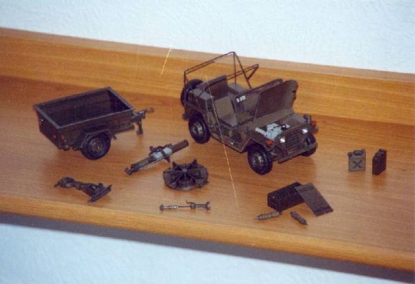 Ford M151 MUTT mit einachsigem Anhänger und Ausrüstung 1:25 präzise, äußerst selten