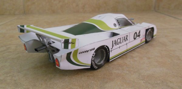 Rennwagen Jaguar XJR 5 (1984) in vier optionalen Bemalungsmustern 1:24