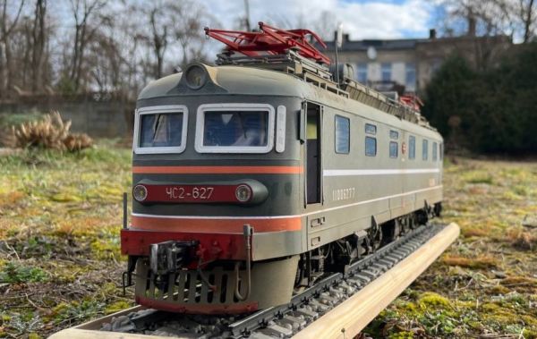 E-Lokomotive CS2 "Skoda" (auch 25E, 34E, 53E oder 64E) für Eilpassagierzüge in der Darstellung CS2-627 "Samara" 1:25 exstrem präzise