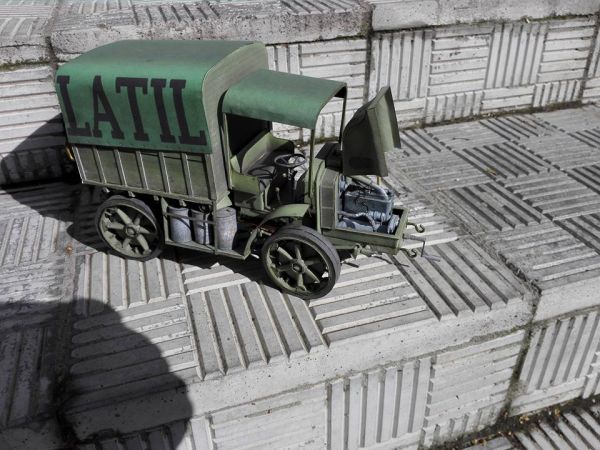 französisches (Militär-)Lastkraftwagen Latil TAR aus dem Jahr 1913 1:25 extrem!