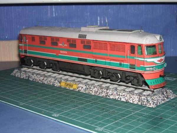 sowjetische Schnellzug-Diesellokomotive TEP60 (1976) 1:87